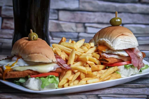 Milanesa completa en 2 panes con fritas