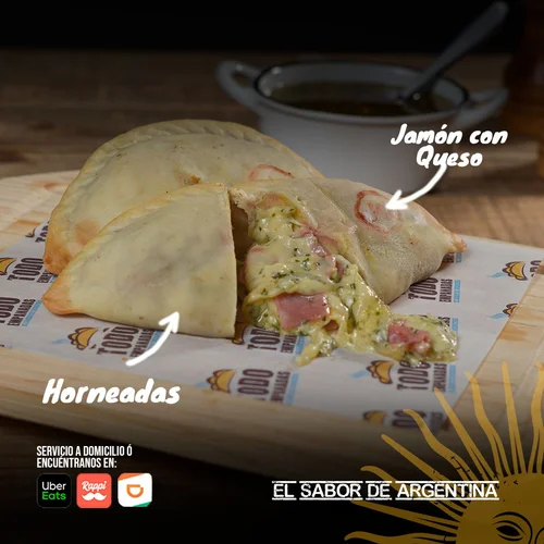 Empanada de Jamon con Queso