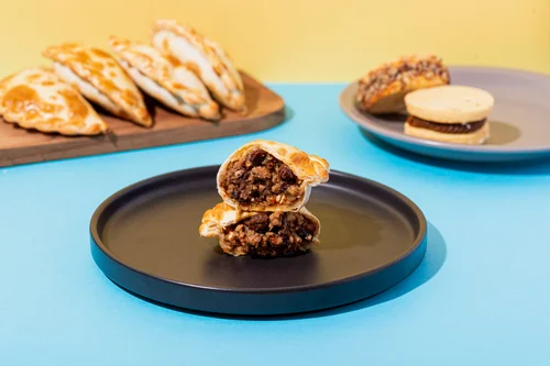 Empanada de Carne Dulce con Pasas