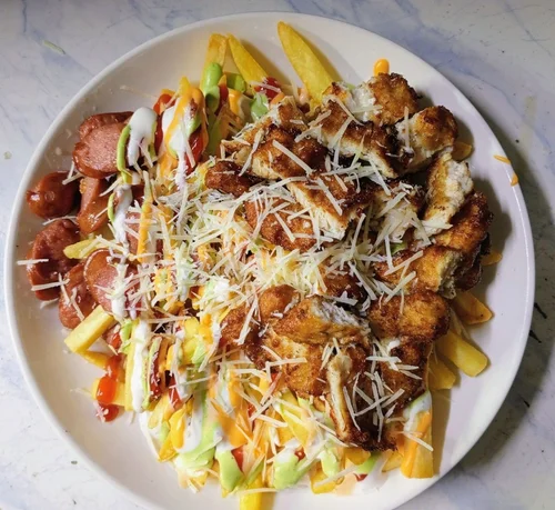 Salchipapa con Pollo Crispy