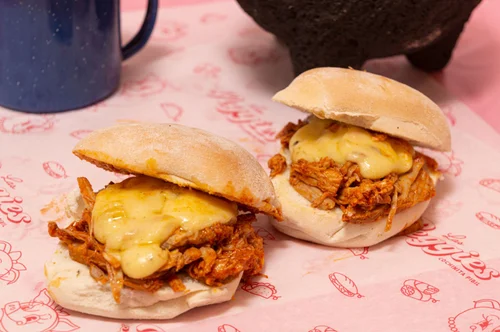 LAS 2 LITTLE PEGGIES