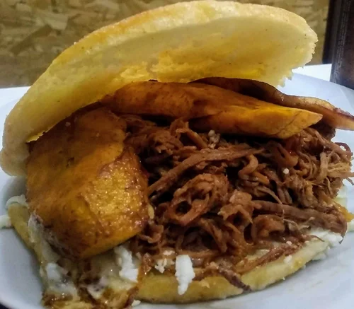 Arepa Carne mechada