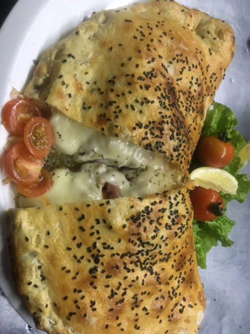 Calzone de jamón y queso
