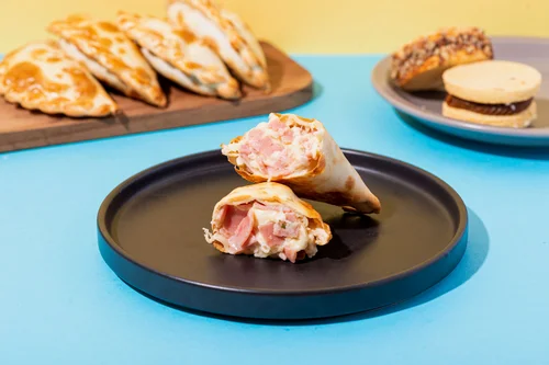 Empanada de Jamón con Queso