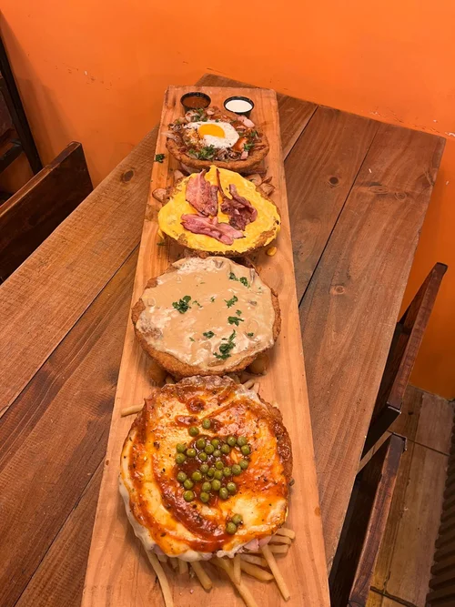 TABLA DE MILANESAS + REFRESCO DE 1.5