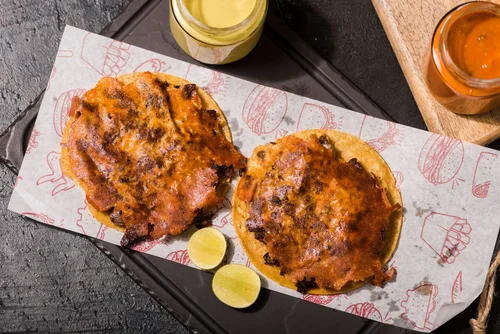 Costras de arrachera + refresco gratis