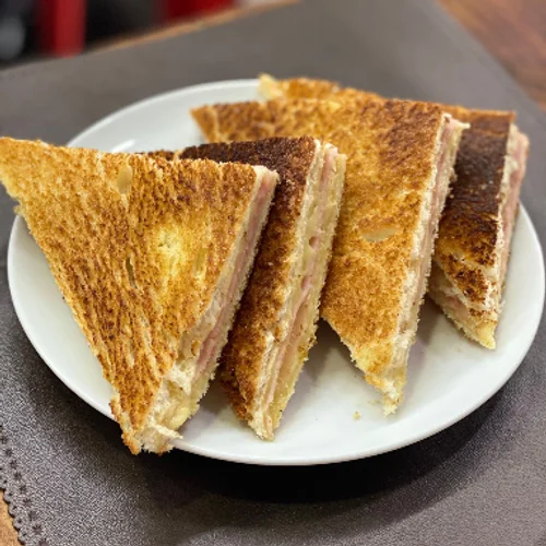 Sándwiches calientes Común