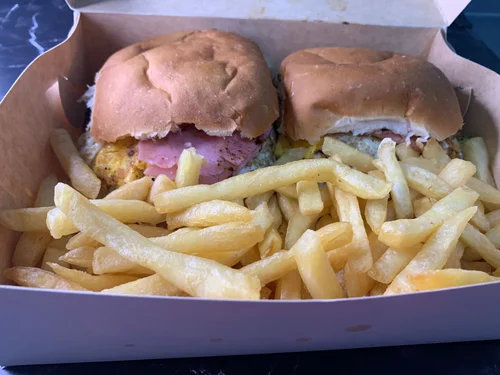 2 Hamburguesas con fritas