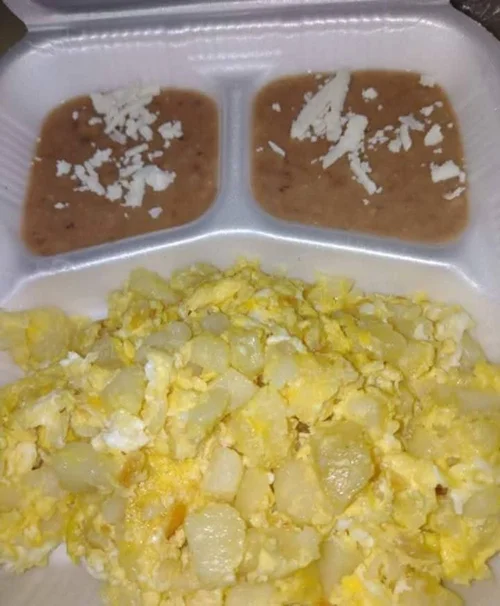 Huevos con papas tortillas de maiz